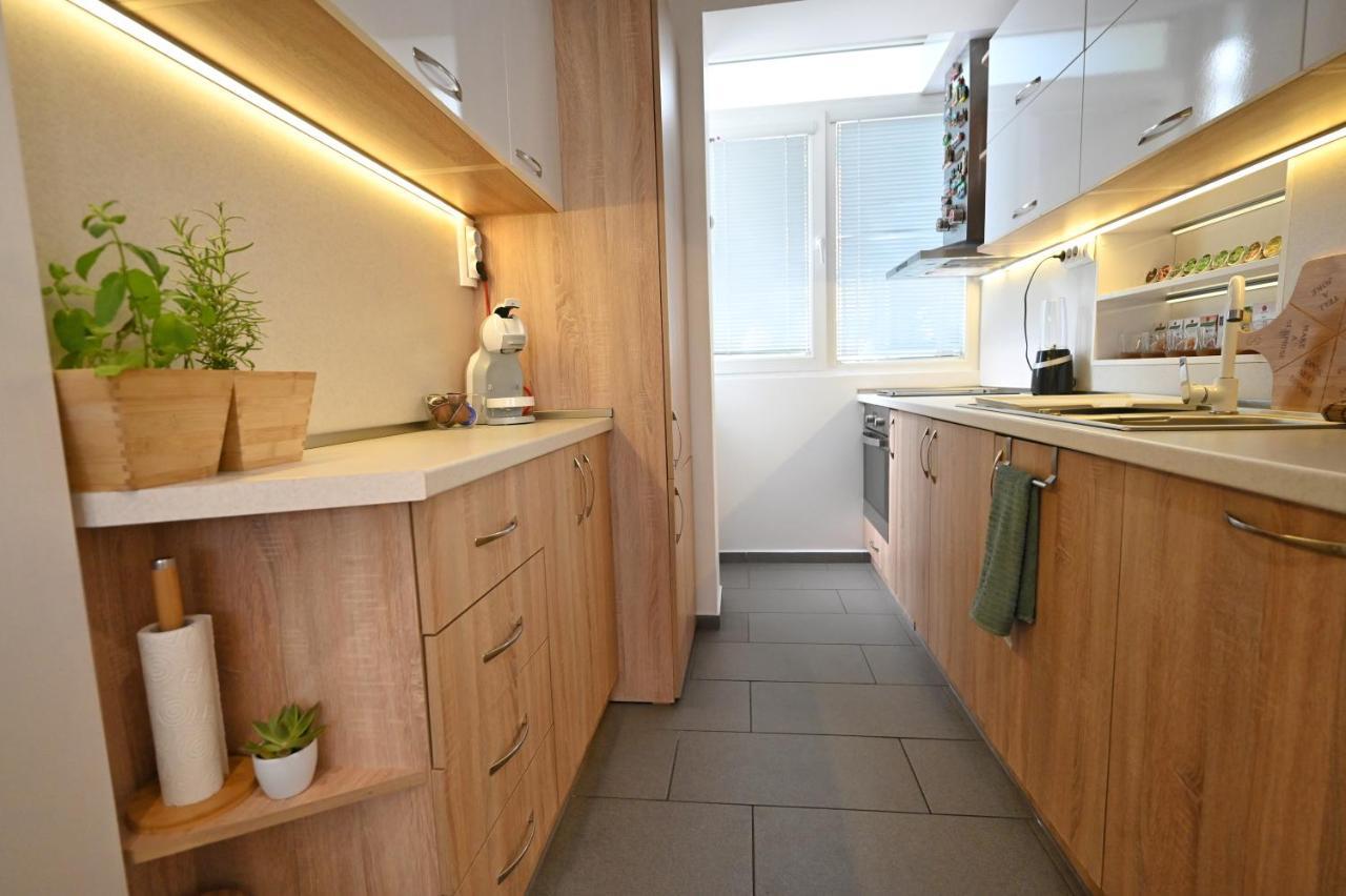 Modern Central 2-Bedroom Apartment With Parking Варна Екстер'єр фото
