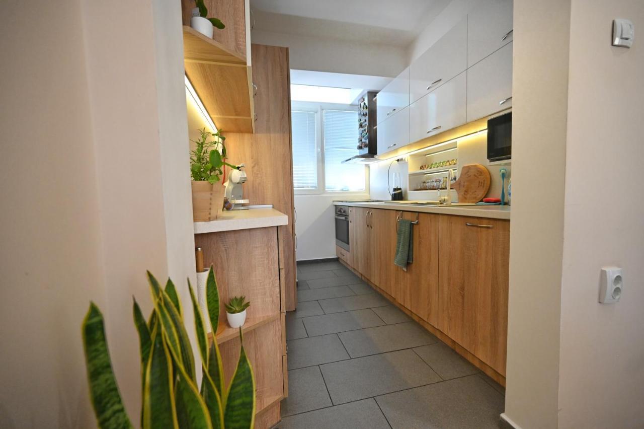 Modern Central 2-Bedroom Apartment With Parking Варна Екстер'єр фото