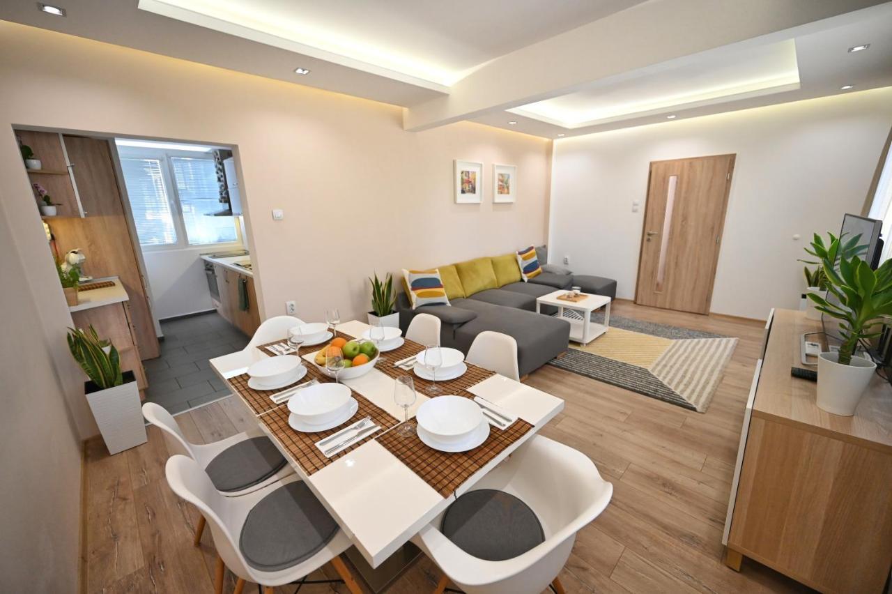 Modern Central 2-Bedroom Apartment With Parking Варна Екстер'єр фото