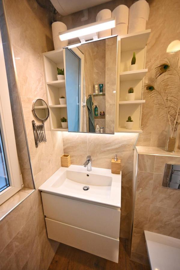 Modern Central 2-Bedroom Apartment With Parking Варна Екстер'єр фото