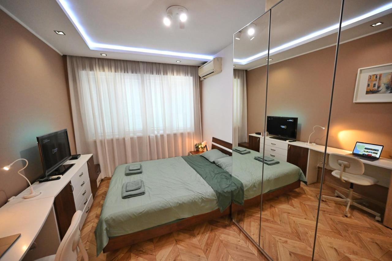Modern Central 2-Bedroom Apartment With Parking Варна Екстер'єр фото